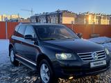 Volkswagen Touareg 2006 года за 4 500 000 тг. в Костанай – фото 2