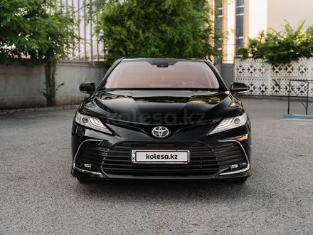 Toyota Camry 2023 года за 18 000 000 тг. в Алматы