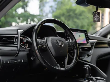 Toyota Camry 2023 года за 18 000 000 тг. в Алматы – фото 22