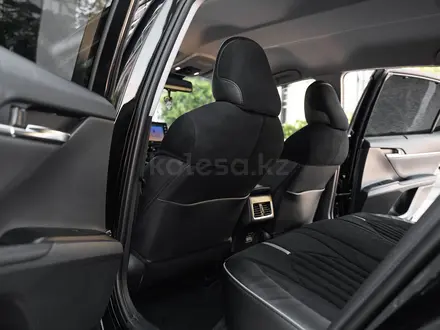Toyota Camry 2023 года за 18 000 000 тг. в Алматы – фото 26