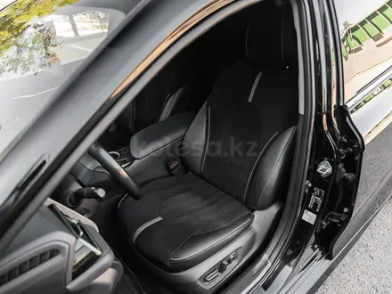 Toyota Camry 2023 года за 18 000 000 тг. в Алматы – фото 25