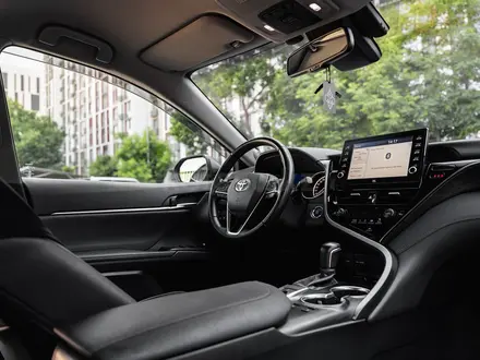 Toyota Camry 2023 года за 18 000 000 тг. в Алматы – фото 31
