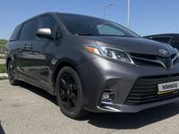 Toyota Sienna 2015 года за 12 800 000 тг. в Алматы