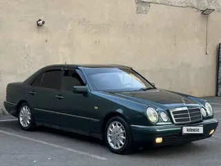Mercedes-Benz E 320