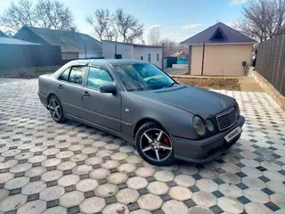 Mercedes-Benz E 230