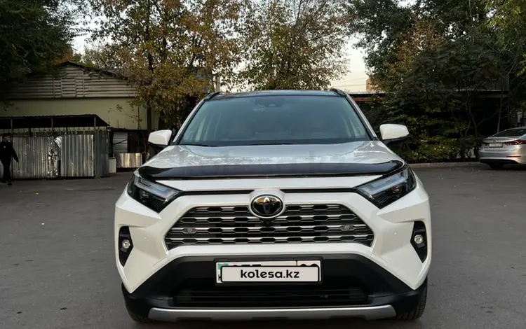 Toyota RAV4 2021 года за 21 000 000 тг. в Алматы