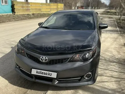 Toyota Camry 2014 года за 8 600 000 тг. в Актобе – фото 11