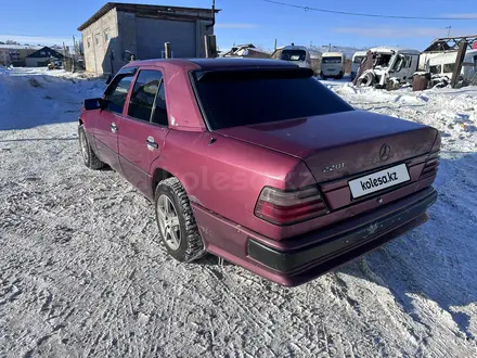 Mercedes-Benz E 200 1993 года за 1 300 000 тг. в Астана – фото 4