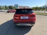 Hyundai Santa Fe 2021 года за 14 980 000 тг. в Уральск – фото 2