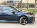 Toyota Camry 2019 года за 10 300 000 тг. в Алматы – фото 2