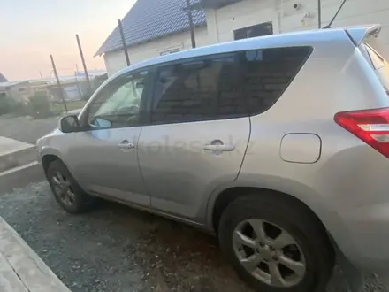 Toyota RAV4 2012 года за 9 000 000 тг. в Актобе – фото 4