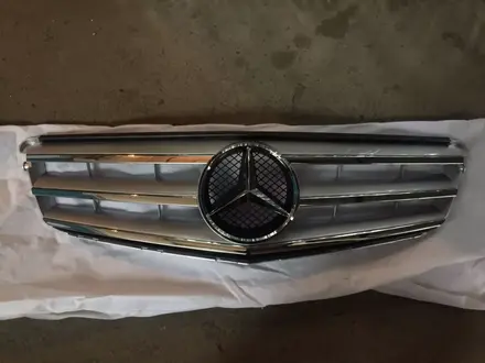 Решетка радиатора на mercedes w204 amg за 40 000 тг. в Алматы