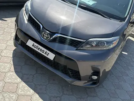 Toyota Sienna 2019 года за 15 000 000 тг. в Актау