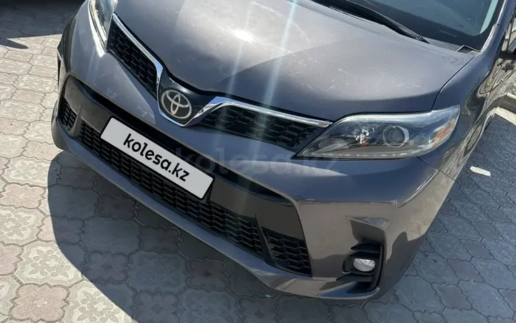 Toyota Sienna 2019 года за 15 000 000 тг. в Актау