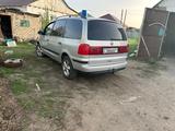 Volkswagen Sharan 2002 года за 3 800 000 тг. в Актобе – фото 3