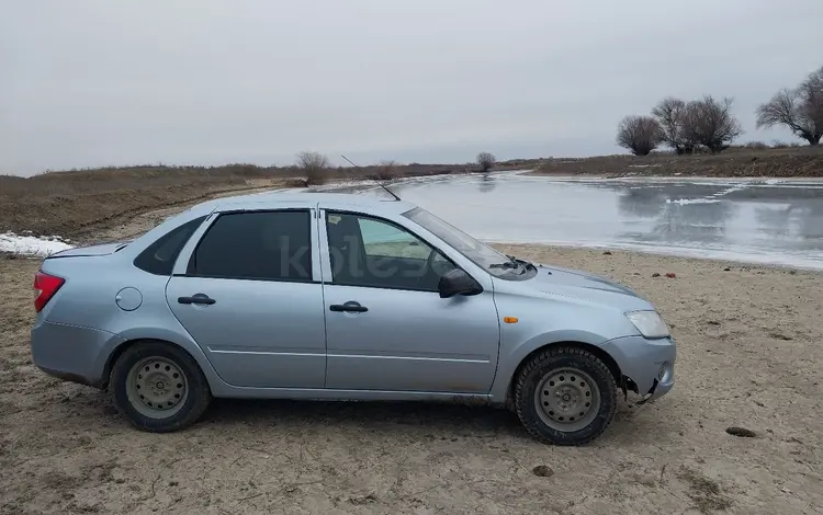 ВАЗ (Lada) Granta 2190 2013 годаүшін1 400 000 тг. в Атырау