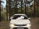 Toyota Camry 2015 года за 9 900 000 тг. в Щучинск – фото 2