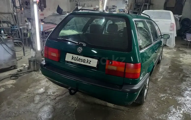 Volkswagen Passat 1994 годаүшін2 200 000 тг. в Уральск