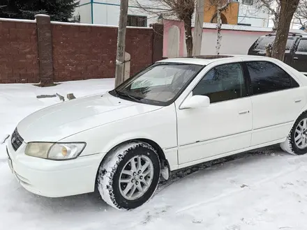 Toyota Camry 2000 годаүшін3 900 000 тг. в Актобе – фото 4