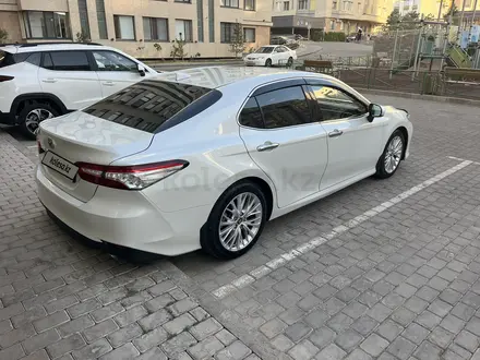 Toyota Camry 2019 года за 14 000 000 тг. в Алматы – фото 5