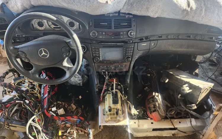 Панель MERCEDES BENZ W211 2006 год за 15 000 тг. в Шымкент