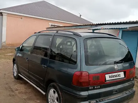 Volkswagen Sharan 2002 года за 2 500 000 тг. в Уральск