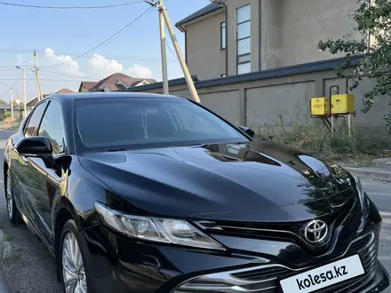 Toyota Camry 2020 года за 13 250 000 тг. в Шымкент