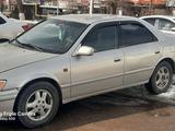 Toyota Camry 2000 года за 3 400 000 тг. в Алматы – фото 2