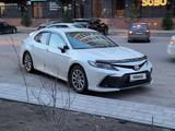 Toyota Camry 2021 года за 17 300 000 тг. в Астана – фото 4