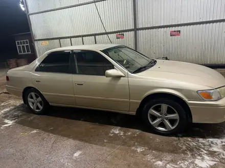 Toyota Camry 2000 года за 3 300 000 тг. в Алматы – фото 6