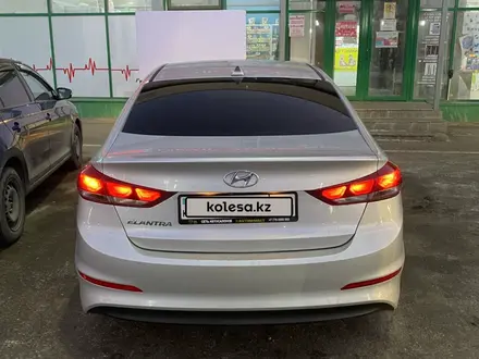 Hyundai Elantra 2016 года за 7 200 000 тг. в Актобе – фото 3