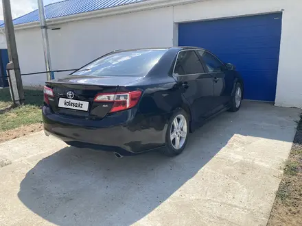 Toyota Camry 2013 года за 7 650 000 тг. в Актобе – фото 5