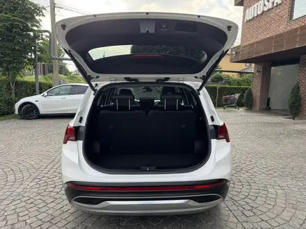 Hyundai Santa Fe 2023 года за 16 600 000 тг. в Алматы – фото 15