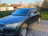 Volkswagen Touareg 2007 года за 6 200 000 тг. в Алматы – фото 5