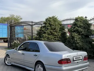 Mercedes-Benz E 280