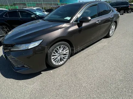 Toyota Camry 2018 года за 13 700 000 тг. в Астана – фото 3