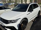 Volkswagen Tiguan 2021 года за 17 600 000 тг. в Астана