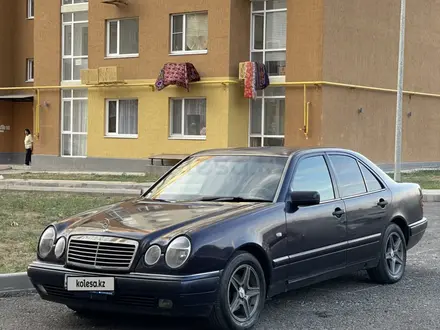 Mercedes-Benz E 230 1996 года за 2 500 000 тг. в Алматы