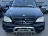 Mercedes-Benz ML 320 2001 годаүшін4 000 000 тг. в Караганда – фото 2