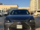 Lexus ES 300h 2019 года за 20 000 000 тг. в Астана – фото 2