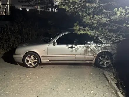 Mercedes-Benz E 320 1997 года за 3 100 000 тг. в Астана – фото 12