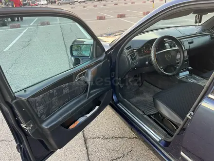 Mercedes-Benz E 320 1996 года за 3 450 000 тг. в Алматы – фото 31