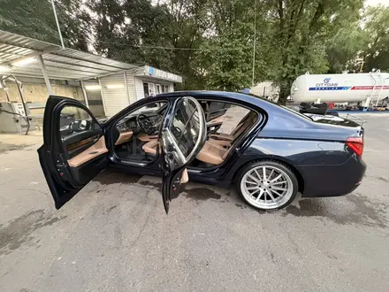 BMW 750 2014 года за 19 000 000 тг. в Алматы – фото 10