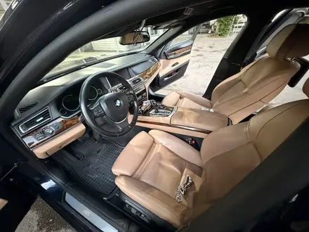 BMW 750 2014 года за 19 000 000 тг. в Алматы – фото 8