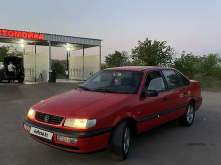 Volkswagen Passat 1995 года за 1 240 000 тг. в Караганда – фото 2