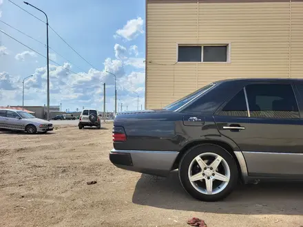 Mercedes-Benz E 220 1993 года за 1 700 000 тг. в Жезказган – фото 5