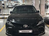 Toyota Camry 2023 года за 14 590 000 тг. в Астана
