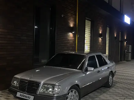 Mercedes-Benz E 220 1994 года за 2 600 000 тг. в Кызылорда – фото 3