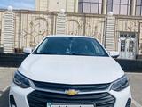 Chevrolet Onix 2023 года за 7 300 000 тг. в Сатпаев – фото 2