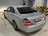 Mercedes-Benz S 500 2006 годаfor5 500 000 тг. в Караганда – фото 4